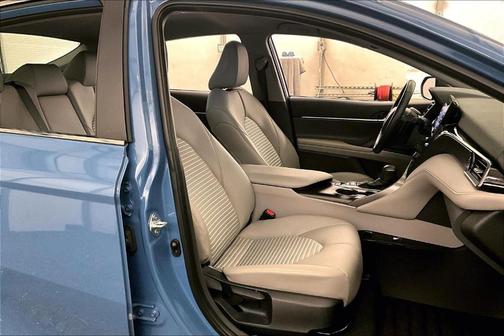 2023 Toyota Camry Hybrid SE