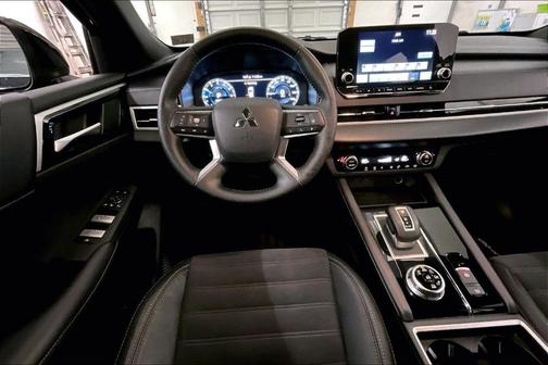 2023 Mitsubishi Outlander SE Black Edition