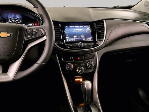 Silver Ice Metallic 2022 Chevrolet Trax LT