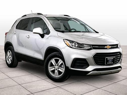 Silver Ice Metallic 2022 Chevrolet Trax LT