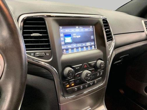 Granite Crystal Clearcoat Metallic 2021 Jeep Grand Cherokee Laredo E