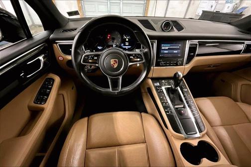 Jet Black Metallic 2017 Porsche Macan S