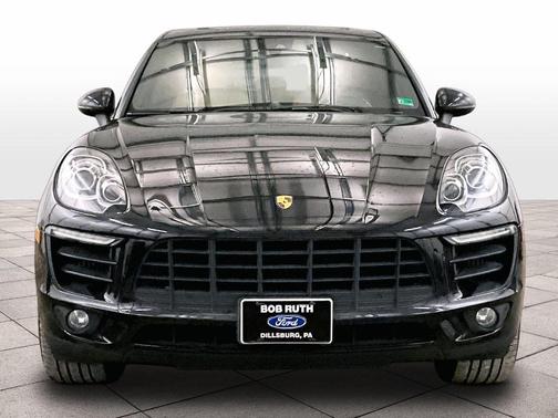 Jet Black Metallic 2017 Porsche Macan S