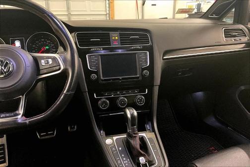 2016 Volkswagen Golf GTI 2.0T SE 4-Door