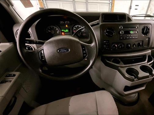 Oxford White 2014 Ford E350 Super Duty XLT