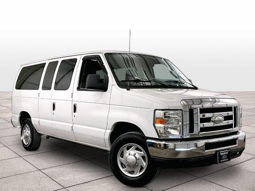 Oxford White 2014 Ford E350 Super Duty XLT