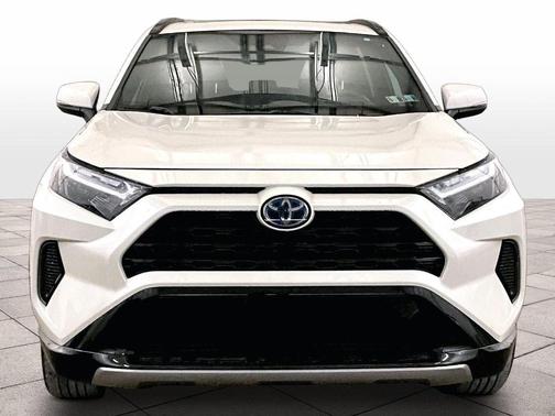 Blizzard Pearl 2022 Toyota RAV4 Hybrid SE