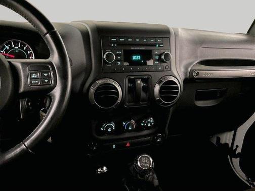 Bright White Clearcoat 2017 Jeep Wrangler Sport
