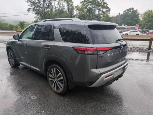2022 Nissan Pathfinder Platinum