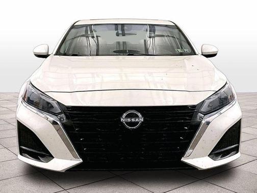 White 2023 Nissan Altima 2.5 SV