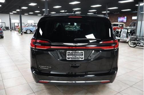 2023 Chrysler Pacifica Touring-L
