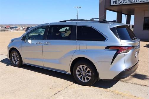 2022 Toyota Sienna LE