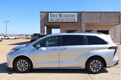 2022 Toyota Sienna LE