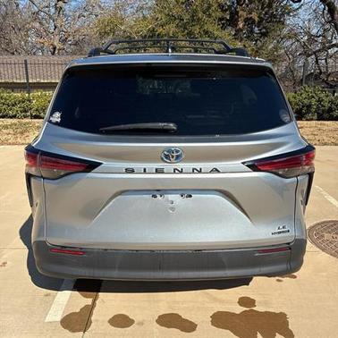 2022 Toyota Sienna LE