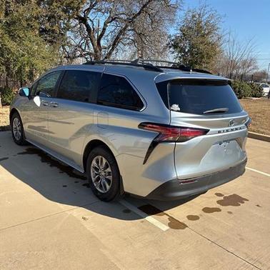 2022 Toyota Sienna LE