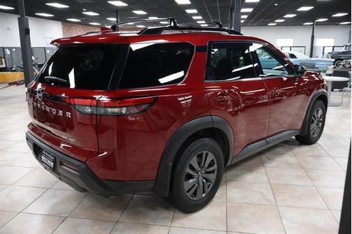 2022 Nissan Pathfinder SV