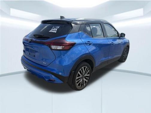 2 Tone Blue / Black 2023 Nissan Kicks SV