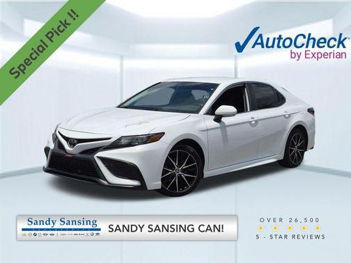 White 2024 Toyota Camry SE