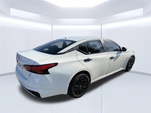 Glacier White 2025 Nissan Altima S