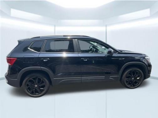 Deep Black Pearl Effect 2022 Volkswagen Taos 1.5T SEL