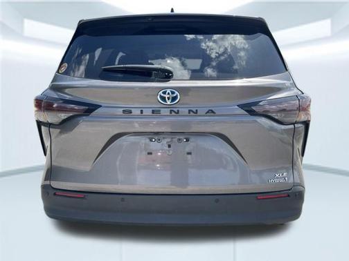 Predawn Gray Mica 2024 Toyota Sienna XLE