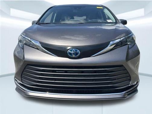 Predawn Gray Mica 2024 Toyota Sienna XLE