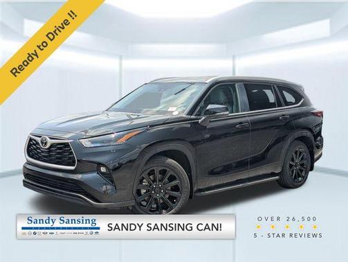 Midnight Black Metallic 2024 Toyota Highlander XLE