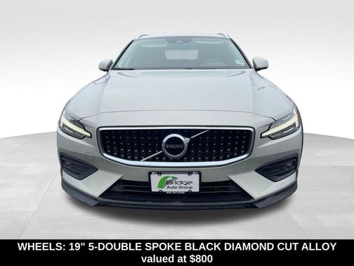 Birch Light Metallic 2021 Volvo V60 Cross Country T5