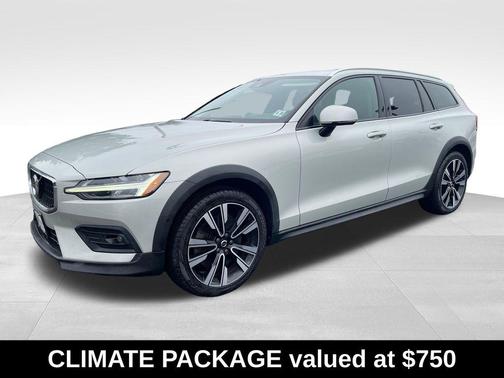 Birch Light Metallic 2021 Volvo V60 Cross Country T5