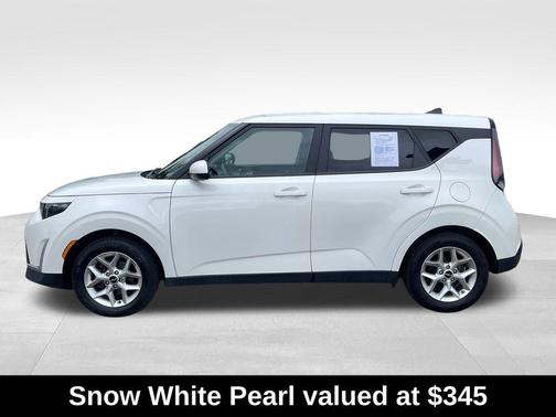 Snow White Pearl 2023 Kia Soul LX