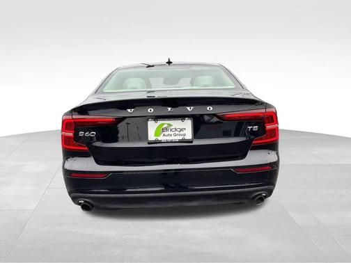 2020 Volvo S60 T5 Momentum