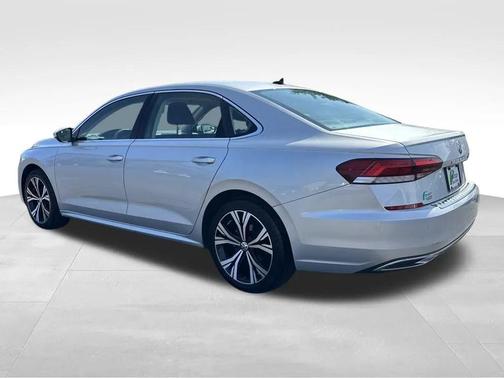 2021 Volkswagen Passat 2.0T SE