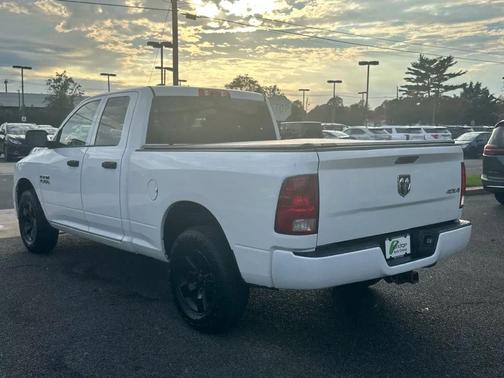 Brilliant Black Crystal Pearlcoat 2017 RAM 1500 Express