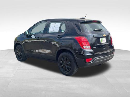 Mosaic Black Metallic 2017 Chevrolet Trax LS