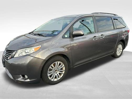 2017 Toyota Sienna XLE