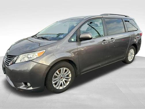 2017 Toyota Sienna XLE
