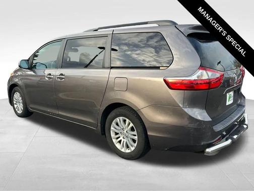 2017 Toyota Sienna XLE