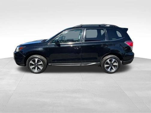 Crystal Black Silica 2017 Subaru Forester 2.5i Limited