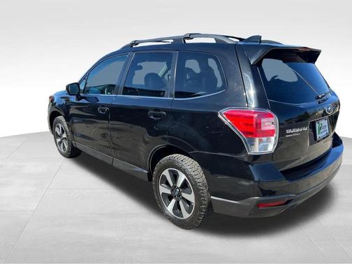 Crystal Black Silica 2017 Subaru Forester 2.5i Limited