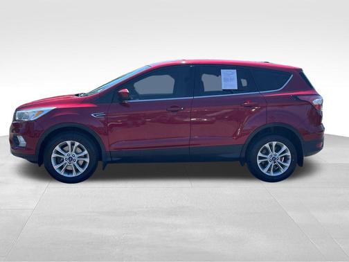 Ruby Red Metallic Tinted Clearcoat 2017 Ford Escape SE
