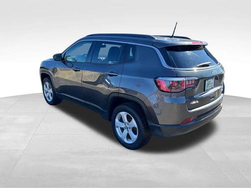 Granite Crystal Metallic Clearcoat 2018 Jeep Compass Latitude
