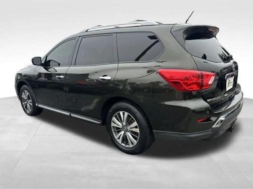 2017 Nissan Pathfinder SV