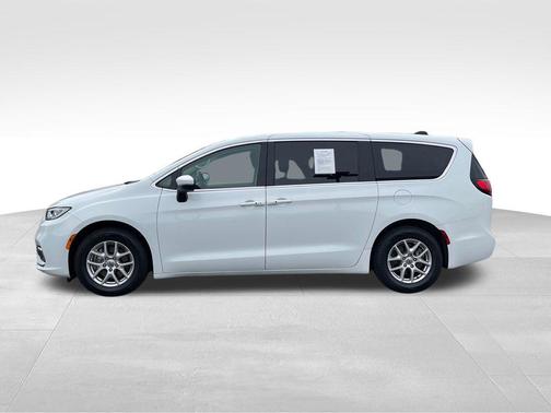 Bright White Clearcoat 2023 Chrysler Pacifica Touring L