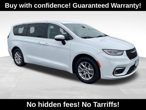 Bright White Clearcoat 2023 Chrysler Pacifica Touring L