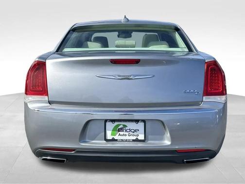 2016 Chrysler 300 S