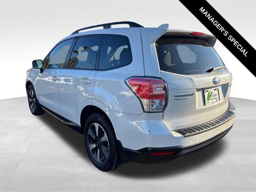Crystal White Pearl 2017 Subaru Forester 2.5i Premium