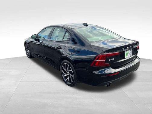 2020 Volvo S60 T6 Momentum