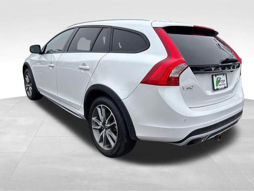 2018 Volvo V60 Cross Country T5