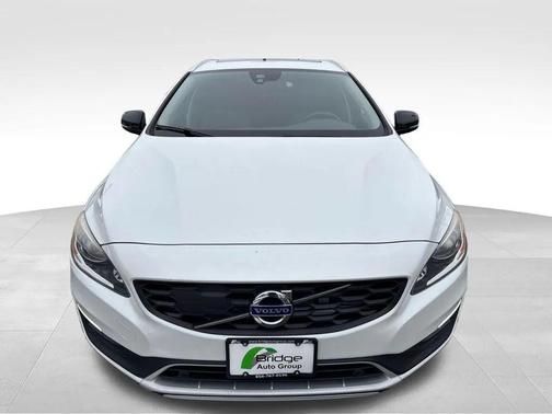 2018 Volvo V60 Cross Country T5