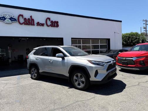 Silver Sky Metallic 2022 Toyota RAV4 Hybrid XLE
